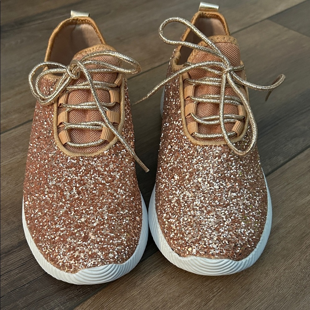 Qupid Glitter Sneakers in Gold and White